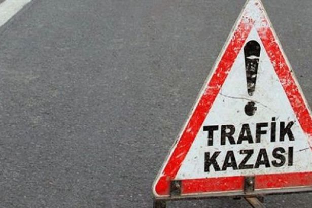 Trafik kazası mahalleyi elektriksiz bıraktı