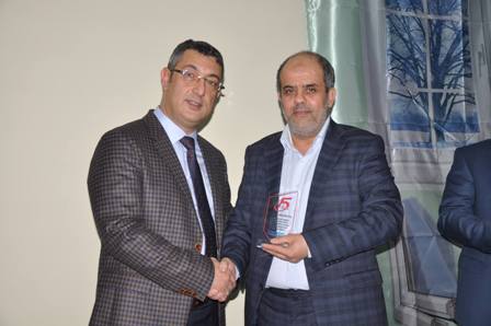 Kompen, çalışanlarını plaketle ödüllendirdi