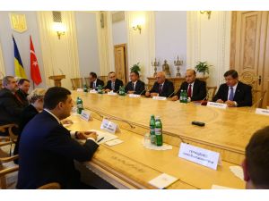 Davutoğlu, Ukrayna Parlamentosu Başkanı Groysman ile görüştü