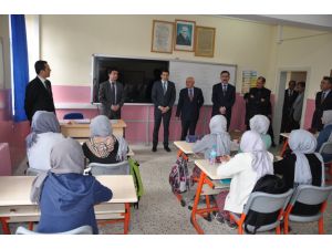 Hayırsever iş adamından öğrencilere hediye