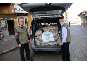 Şarkışla'da sığınmacılara patates yardımı