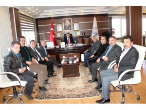 Dernek yöneticilerinden Suşehri Belediye Başkanı Yüksel'e ziyaret