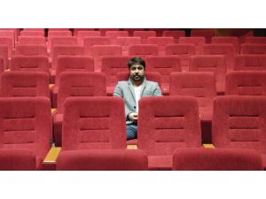 "Uzun Hikaye" tiyatro sahnesinde