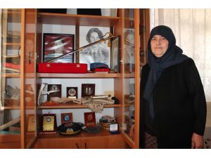 Şehit kızından kalan hatıralarla yaşıyor