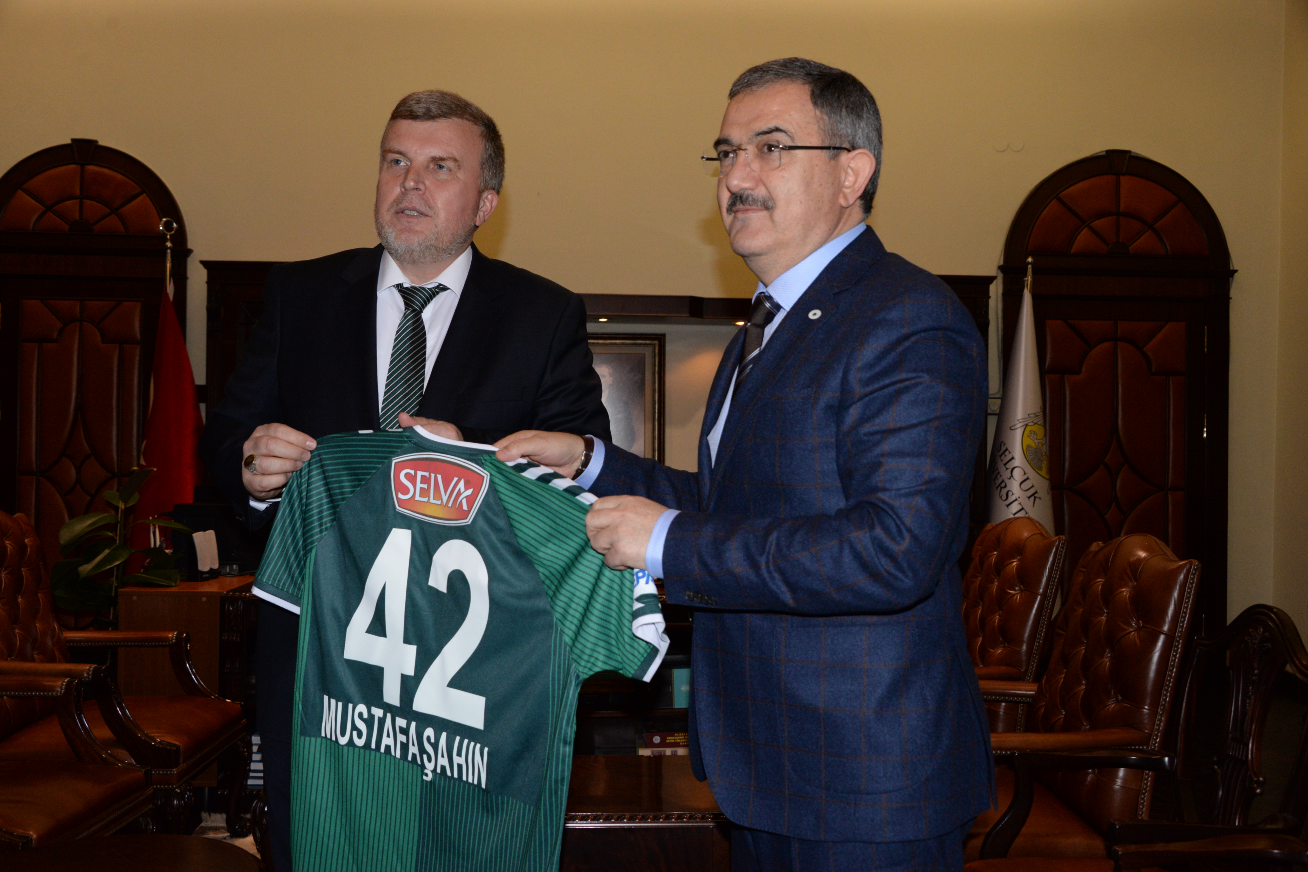 Konyaspor'dan Rektör'e ziyaret