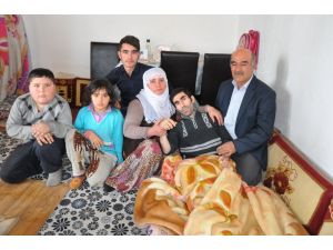 Epilepsi hastası oğlu için yardım bekliyor