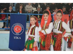 TİKA'dan gayrimüslim çocuklara giyim ve gıda desteği