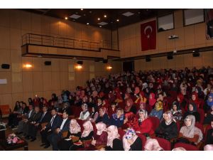 "Namaz" konulu konferansına yoğun ilgi