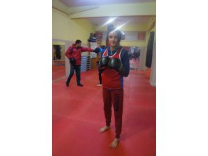 Yıldız kız boksörün olimpiyat hayali