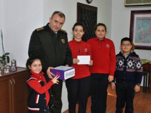 Öğrencilerden terörle mücadele eden askerlere mektuplu destek