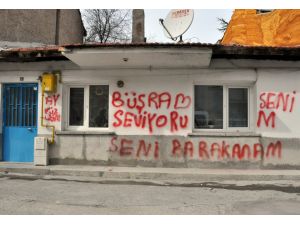 Eşine aşkını duvara yazınca gözaltına alındı