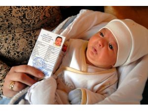 Iraklı "Emine Sare" bebeğe uluslararası koruma belgesi