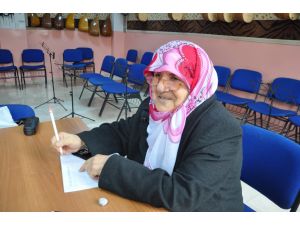 45 torun sahibi kadının okuma azmi