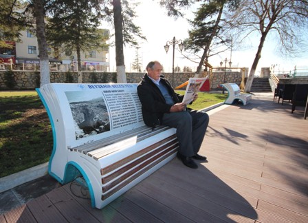 Konuşan banklar rehberlik ediyor