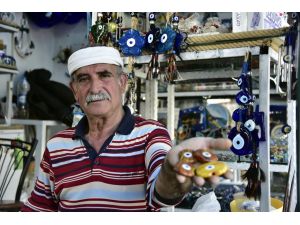 Bodrum'da 53 yıldır nazar boncuğu üretiyor