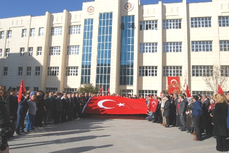 Adliye Sarayı   çalışanlarından şehitlere dua
