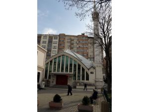 Cami avlusunda elektrikli fünye bulundu