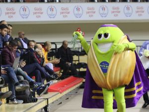 Royal Halı Gaziantep'in maskotuna ödül