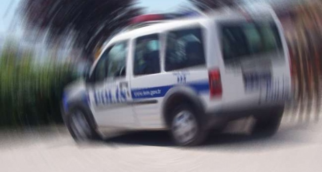 Polis bomba şüphesiyle 4 aracı arıyor!