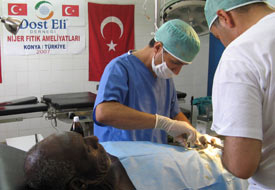 Gönüllü doktorlara Dost Eli plaketi