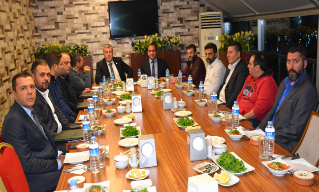 Yöneticiler, maç öncesi yemek yedi