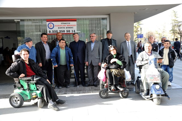Akyürek, Sakatlar Derneği Konya Şubesi'ni ziyaret etti