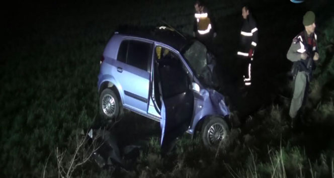 Otomobiller kafa kafaya çarpıştı: 5 ölü