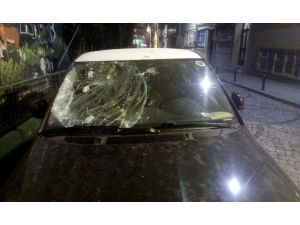 Kırdığı camın parasını ödemek için otomobile not bıraktı