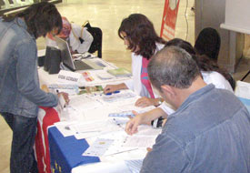 Gıda Tüketicisi El Kitabı dağıtılıyor