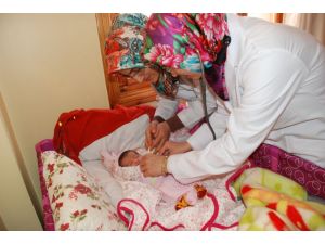 Karatay'da 24 bin 800 bebeğe plaketli karşılama