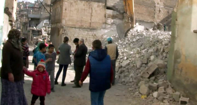 İş makineleri yanlış evi yıktı