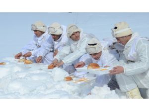 Komandolar zorlu kış eğitimini başarıyla tamamladı