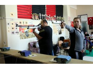 Milli takıma sporcu yetiştiren antrenör çift