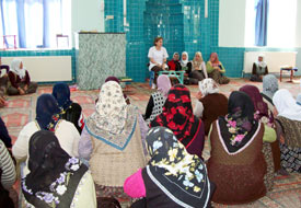 Kadınlara camide pekmez dersi