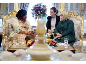 Emine Erdoğan, Gine Cumhurbaşkanı'nın eşiyle görüştü