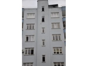 Kıyafeti alev alan kişi, 5'inci kattan düşerek öldü