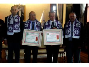 Afyonkarahisar'da maç geliri şehit ailelerine verildi