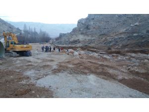 Gürün'de sulama kanalının patlaması