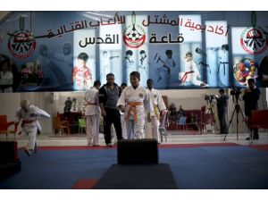 Gazzeli görme engelli çocuğun müzik ve spor aşkı