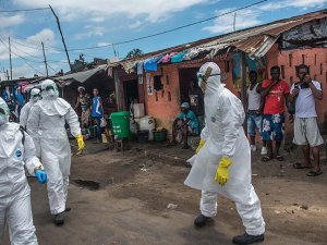 Ebola uzun vadeli sağlık sorunlarına neden oluyor