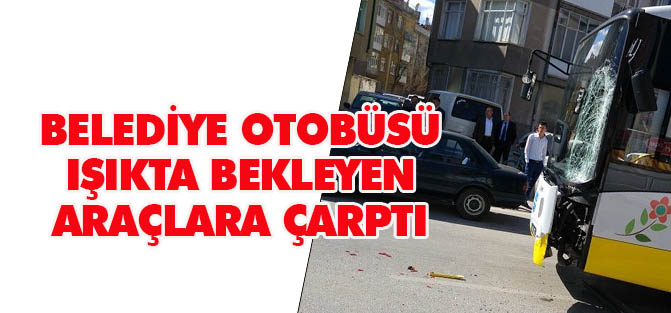 Belediye otobüsü zincirleme kazaya neden oldu