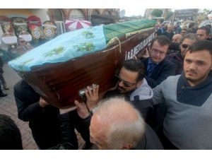 Emre Altuğ'un annesi toprağa verildi