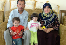 'Babam geldi' diye kapıya koşuyorlar