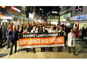İzmir'de şehitlere saygı yürüyüşü