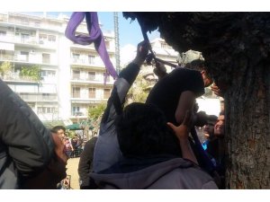 Sokakta kendilerini asmaya kalktılar