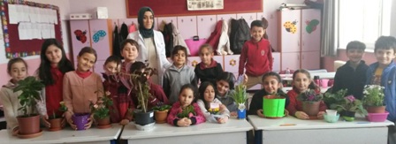 Çiçeklerle birlikte sorumluluk bilinci büyüyor