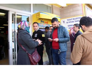 Dolandırılan eşiyle aynı duruma düşmekten son anda kurtuldu