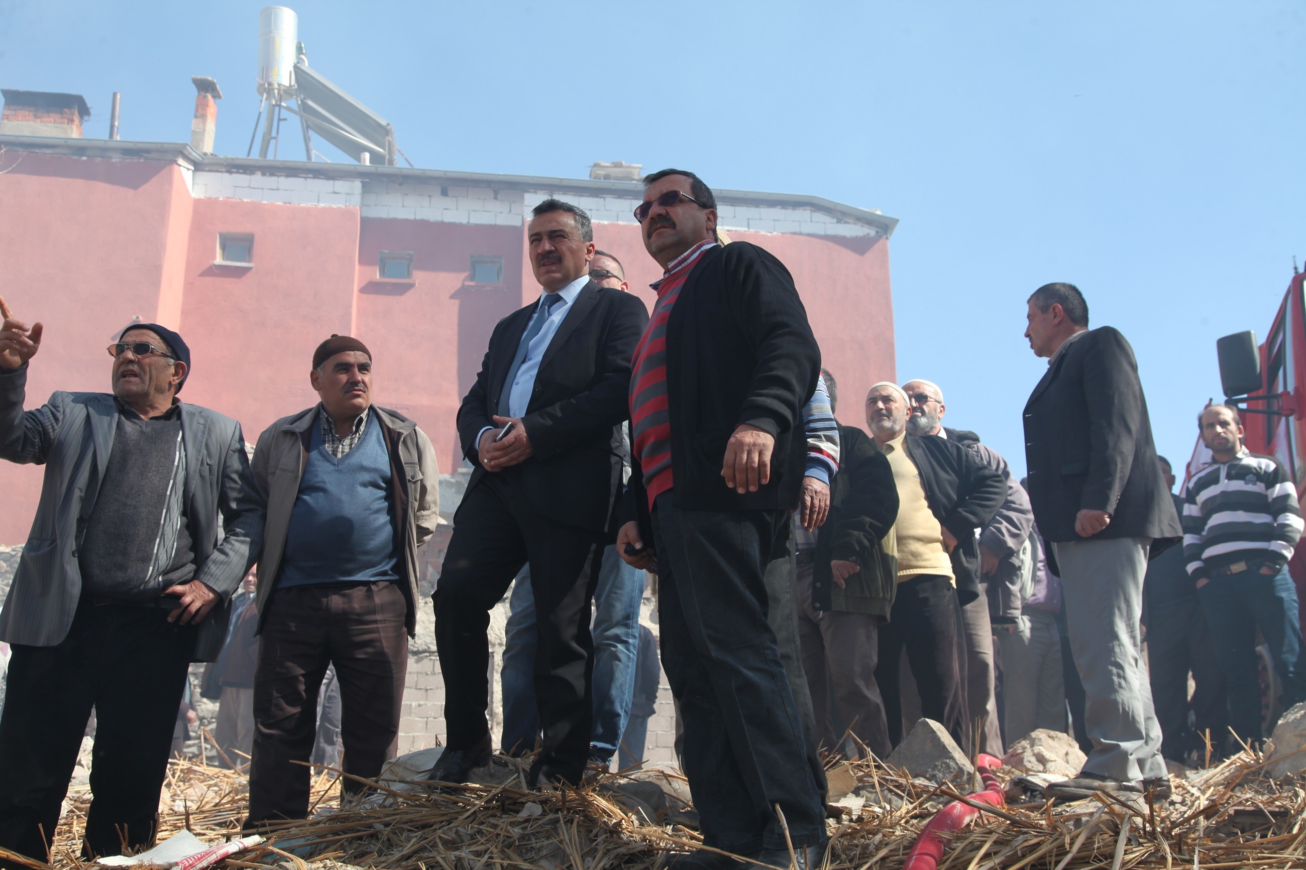 Tutal yangın yerinde incelemelerde bulundu