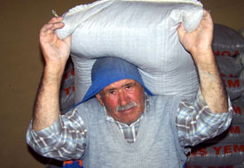 60 yıldır hamallık yapıyor