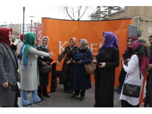 KADEM'den 28 Şubat'a dikkat çekmek için stant açtı